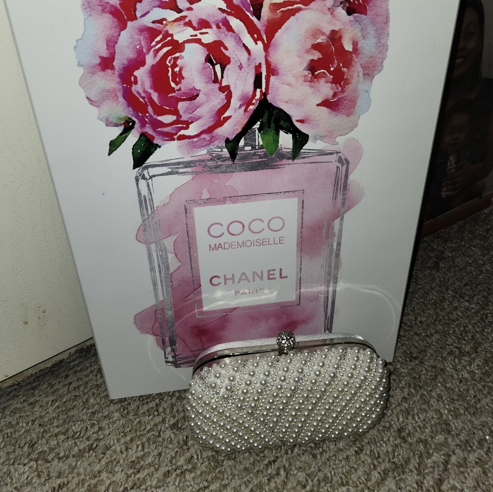 Elegant Pearl Clutch GUC - Picture 3 of 3